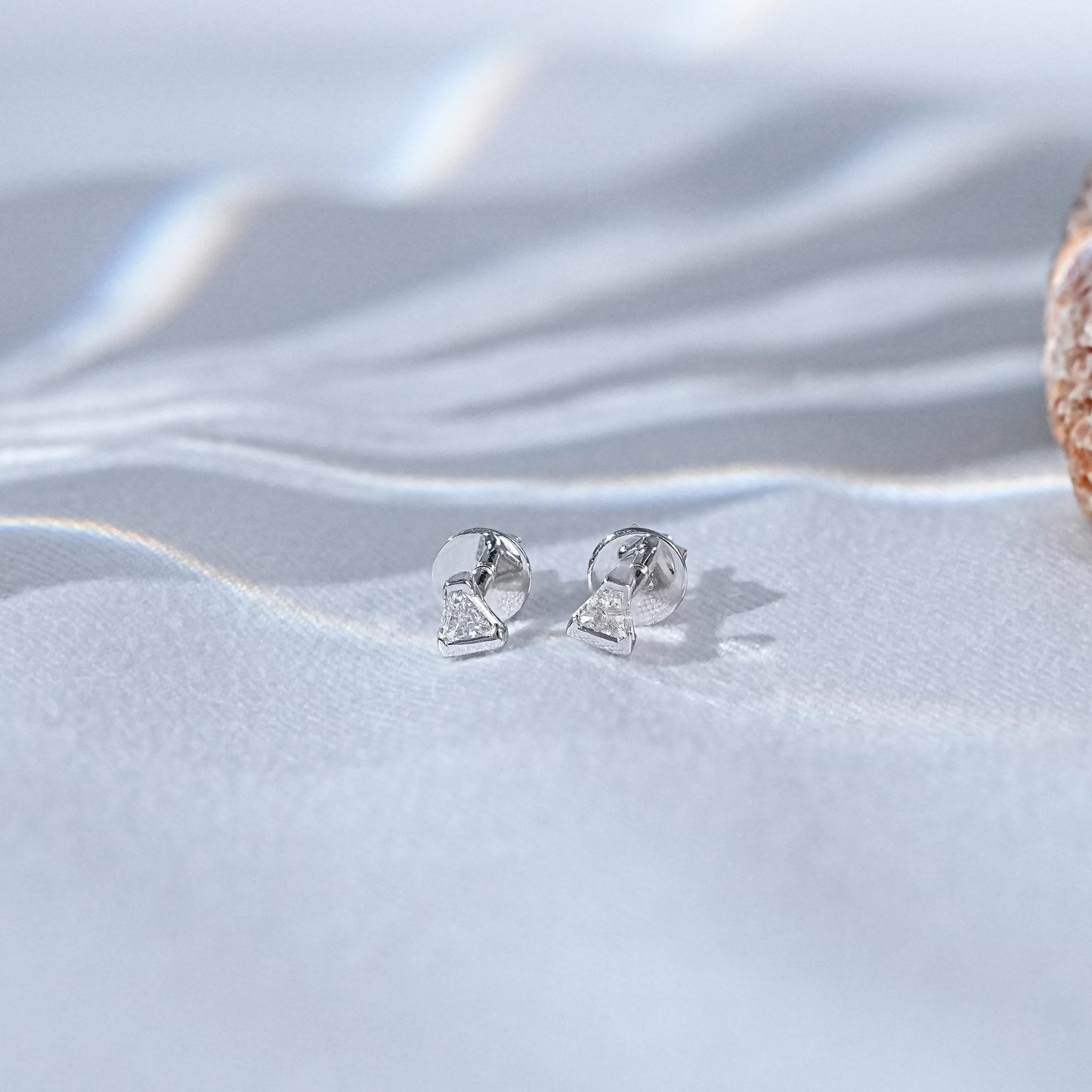 Calf'S Head Lab Diamond Daint Stud Earrings