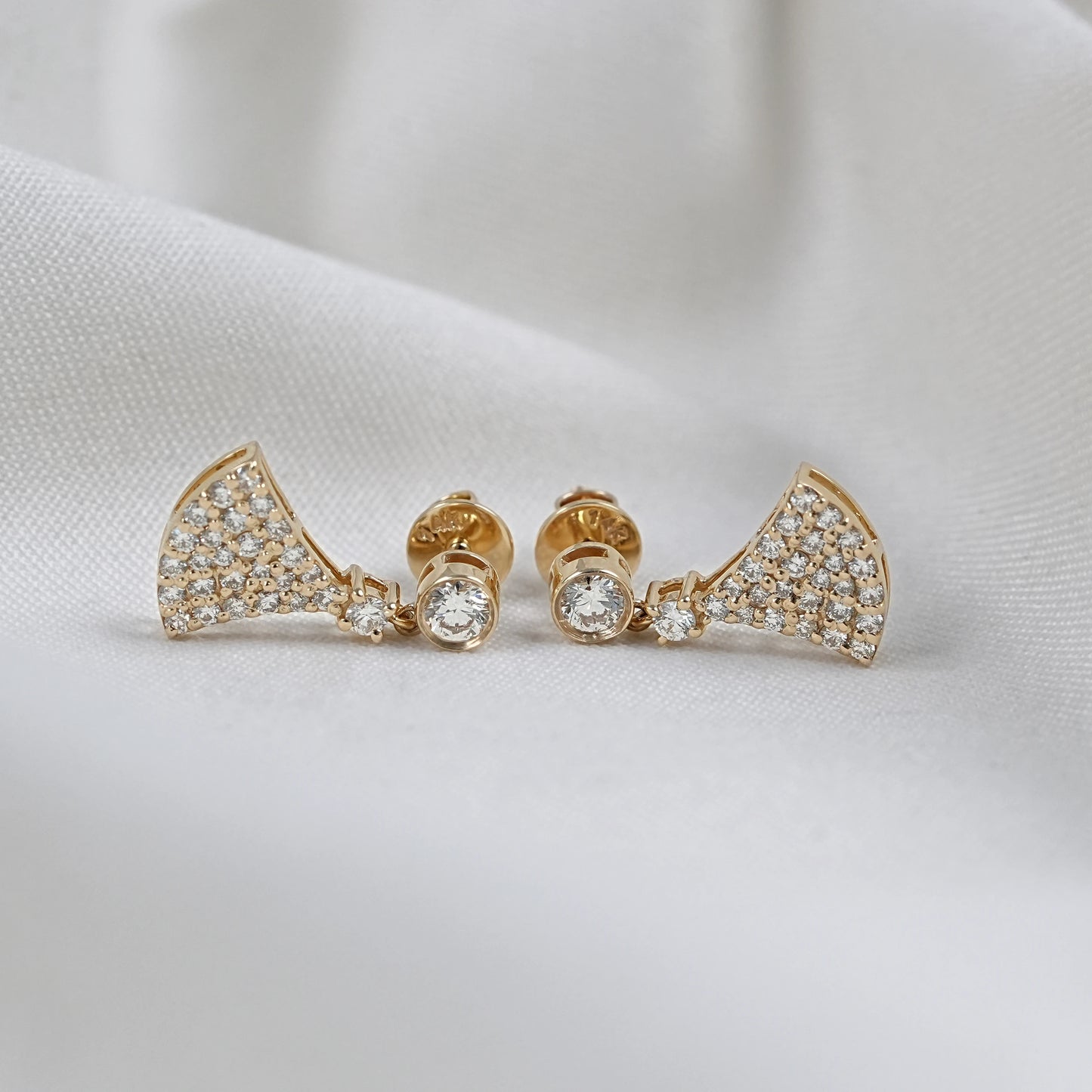Round Diamond Fan Shape Earrings