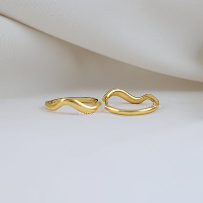 Pave Set Round Diamond Wave Hoop Earring