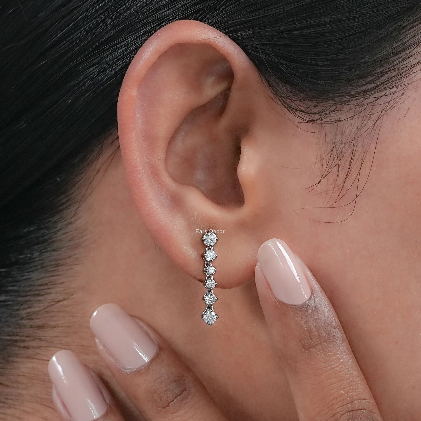 Graduted Round Natural Diamond Drop Dangle Earring