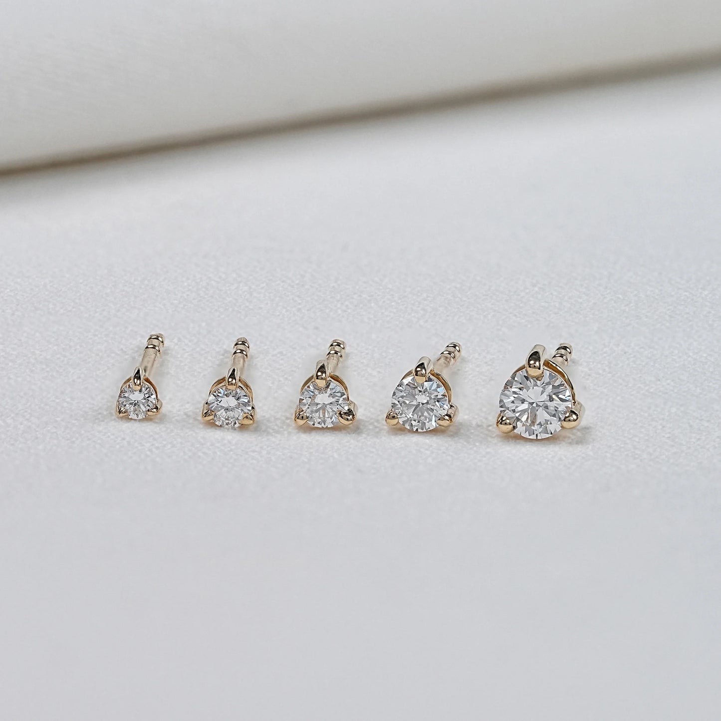 Natural Round Diamond Stud Earrings