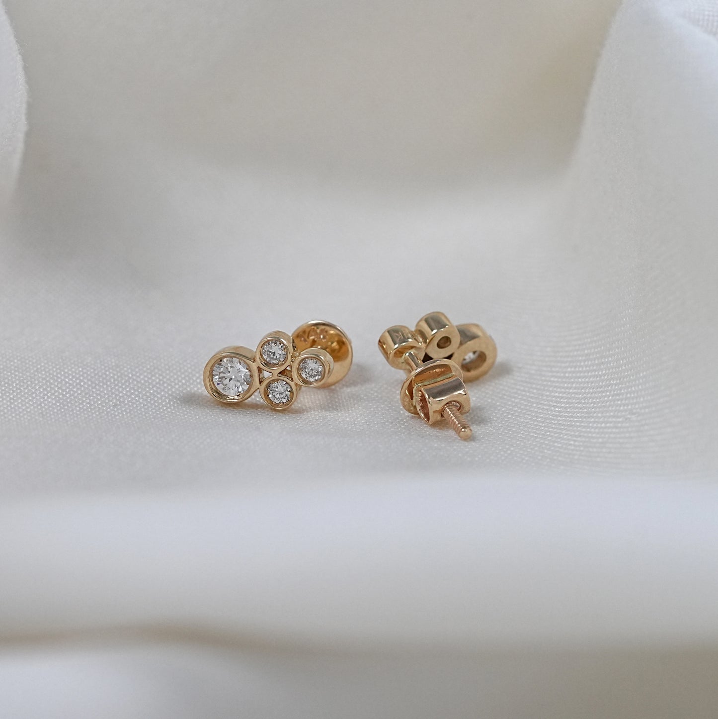 Bezel Set Round Cut Natural Diamond Tiny Stud
