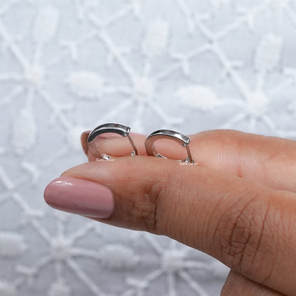 Stunning Round Shape Natural Diamond Tiny Hoops