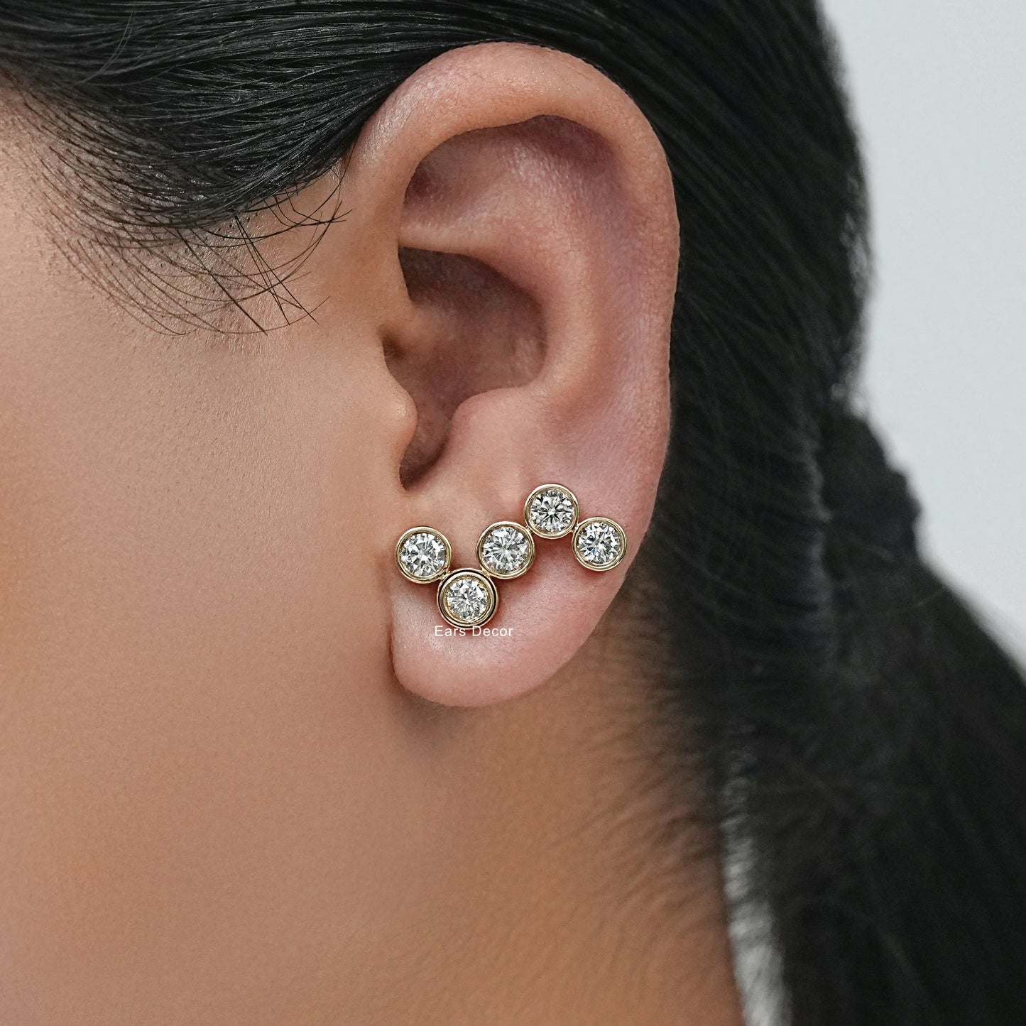 Round Cut Zig Zag Diamond Stud Earring