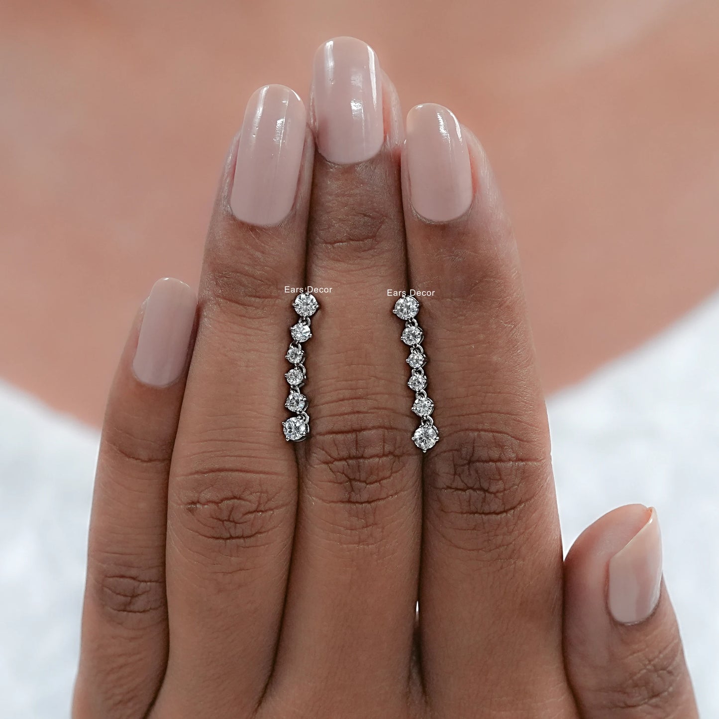 Graduted Round Natural Diamond Drop Dangle Earring