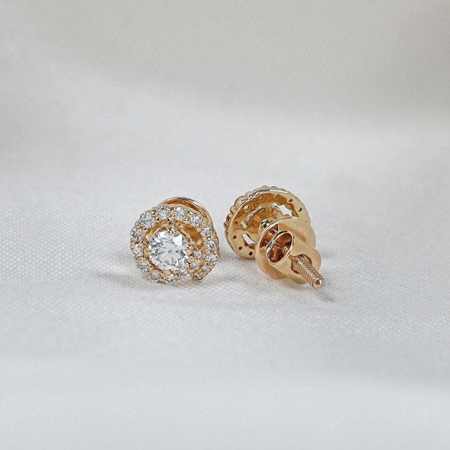 Round CVD Diamond Spiral Stud Earrings